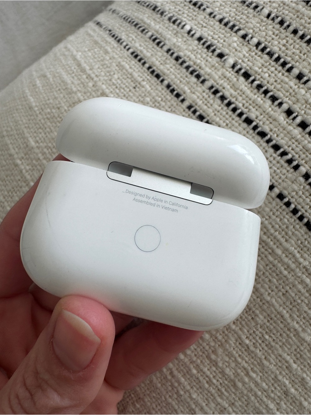 AIRPODS PRO - First Gen - Picture 3 of 7
